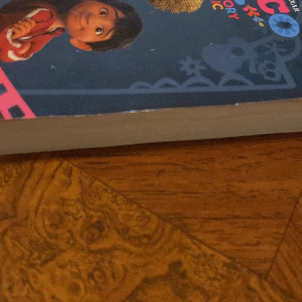 Disney’s Coco cinestory paperback barely used - Picture 4 of 6